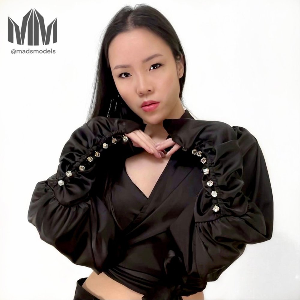 Beulah l Black Diamond Silk Tie Cropped Ruched Long Sleeve Blouse NWT